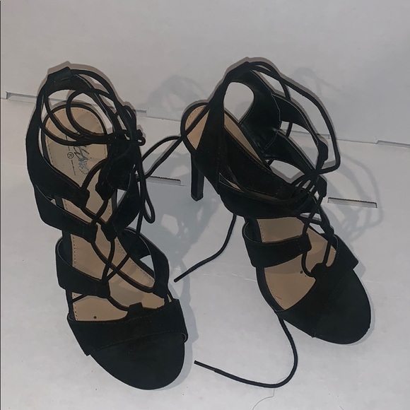 shoes - Picture 2 of 3